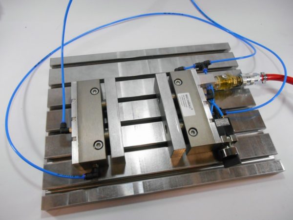 Étau bride pneumatique pour petites pièces – Image 5