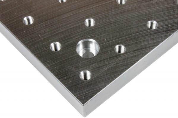 Table taraudée en acier C45 pour machines – Image 2